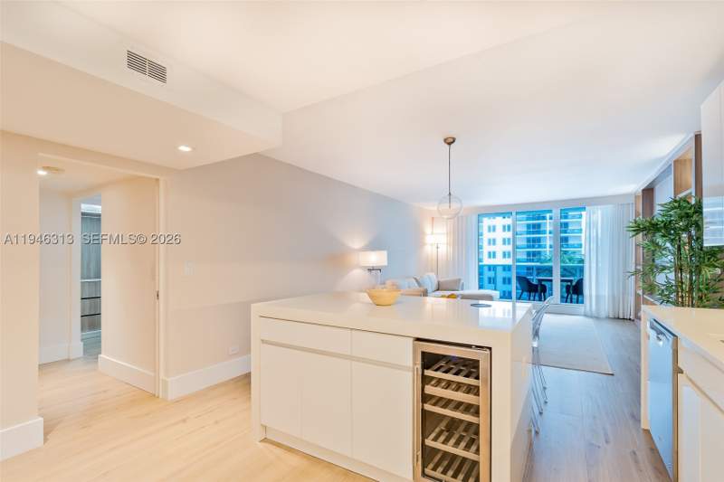 1 bedroom Condominium at 2301 Collins Ave 719, Roney Palace Condo, Miami Beach — photo 4