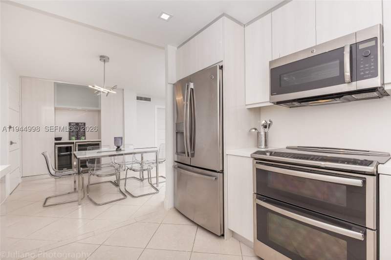 2 bedroom Condominium at 5555 Collins Ave 9U, Oceanside Plaza Condo, Miami Beach — photo 3