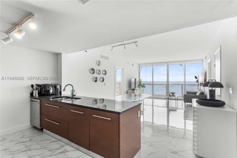 2 bedroom Condominium at 465 Brickell Ave 5505, Iconbrickell Condo No 1, Miami — photo 1
