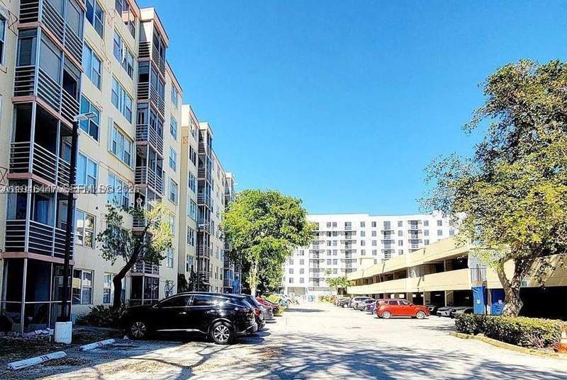 2 bedroom Condominium at 17890 W Dixie 302, Greynolds Park Club Condo, Miami — photo 2