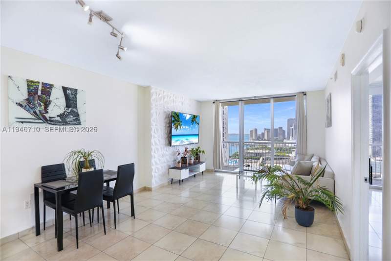 1 bedroom Condominium at 1750 N Bayshore Dr 3210, Opera Tower Condo, Miami — photo 4