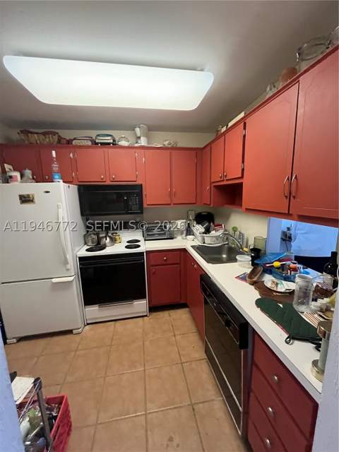 2640 NE 135th St 312, North Miami FL - photo 7 of 12