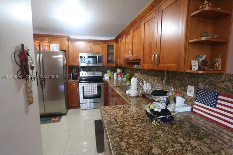 2 bedroom Condominium at 6940 NW Miami Gardens Dr 1-430, Coral Gate East Condo, Hialeah — photo 4