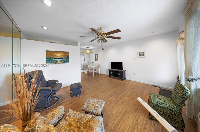 1 bedroom StockCooperative at 15600 NE 6th Ave 28D, Golden Towers No 2 Inc -, Miami — photo 3
