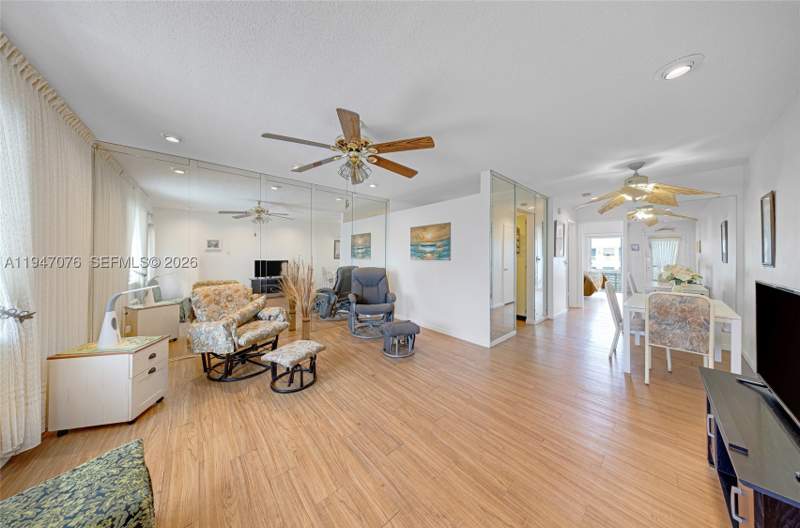 1 bedroom StockCooperative at 15600 NE 6th Ave 28D, Golden Towers No 2 Inc -, Miami — photo 4