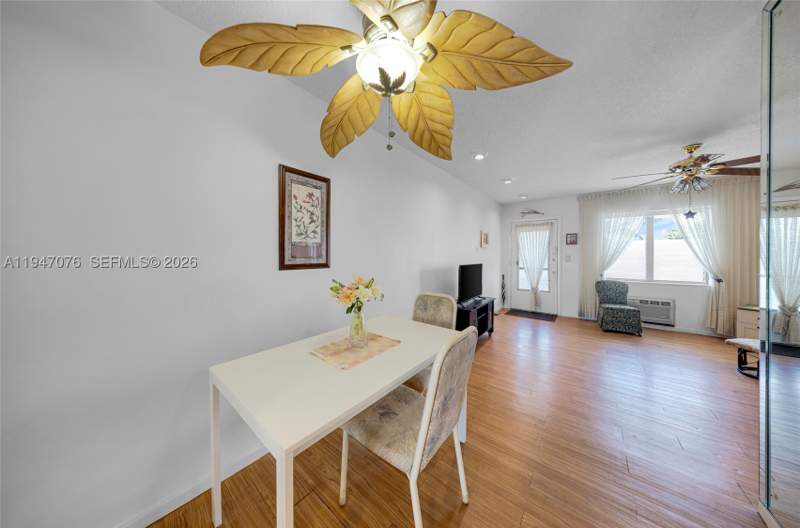 1 bedroom StockCooperative at 15600 NE 6th Ave 28D, Golden Towers No 2 Inc -, Miami — photo 5
