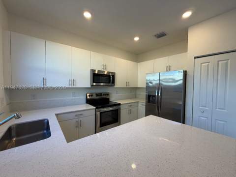 909 NE 211th St, Miami FL - photo 6 of 52
