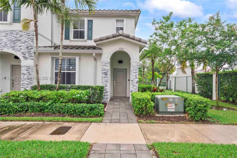 3 bedroom Townhouse at 2751 SE 15th St, Homestead Park Of Commerc, Homestead — photo 1