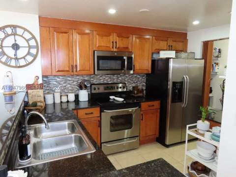 215 SW 42nd Ave Ph08, Miami FL - photo 6 of 17