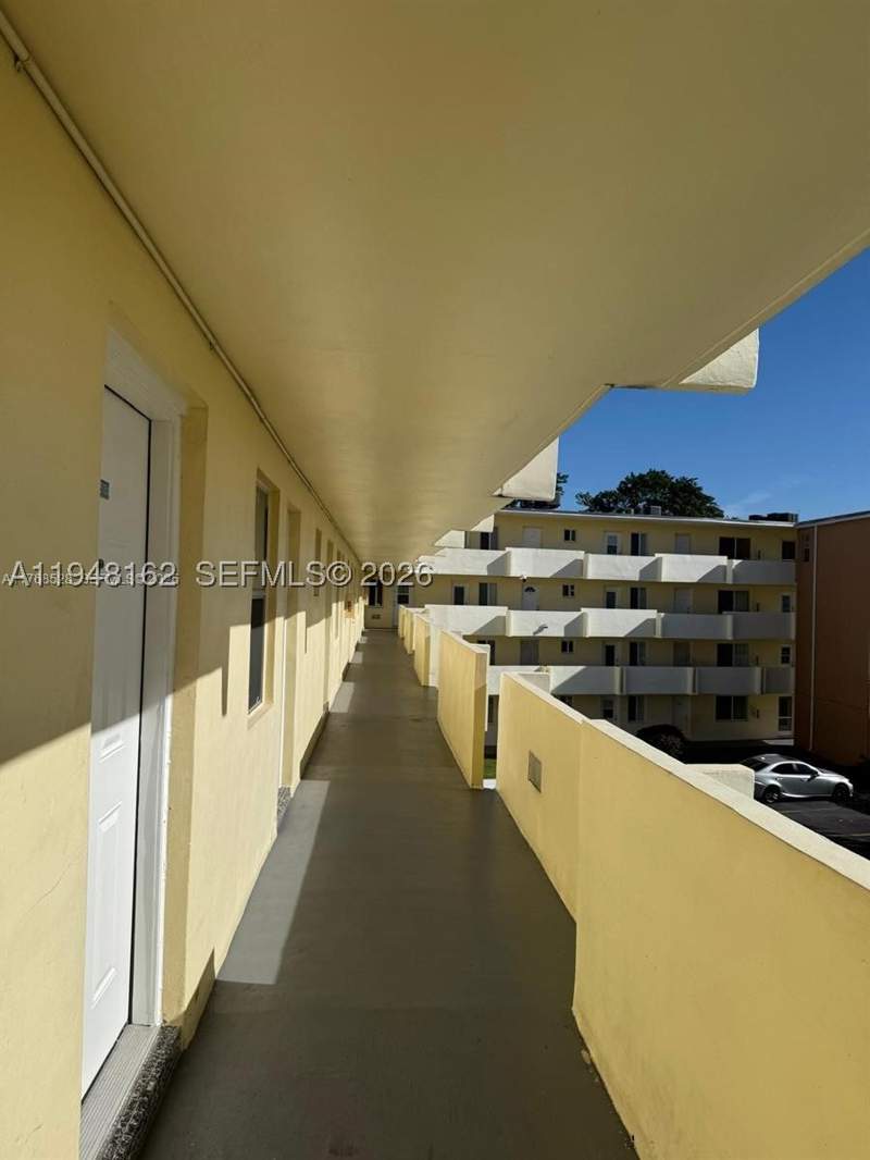 1 bedroom Condominium at 1201 NE 191st St G313, Rolling Green Condo G, Miami — photo 2