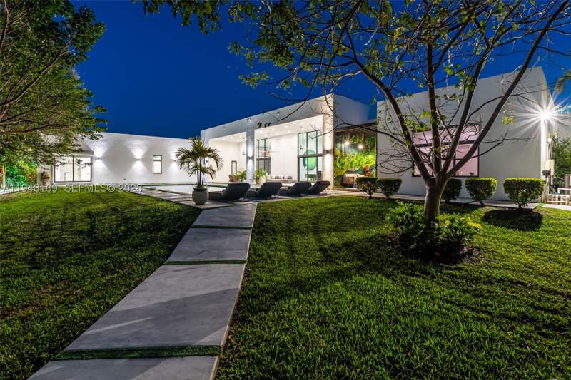 6 bedroom SingleFamilyResidence at 6175 SW 128th Street, Town & Ranch Ests, Pinecrest — photo 3