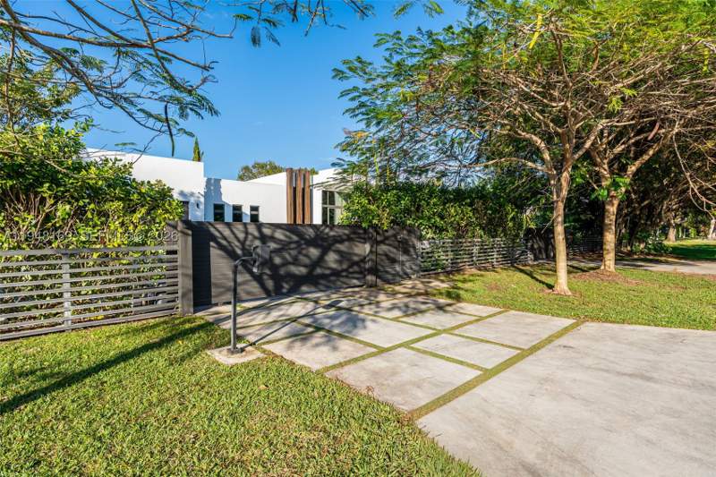6 bedroom SingleFamilyResidence at 6175 SW 128th Street, Town & Ranch Ests, Pinecrest — photo 5