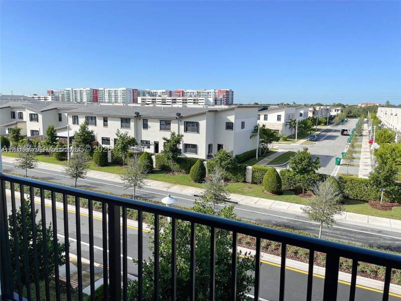 2 bedroom Condominium at 8151 NW 104th Ave 34, Apex At Park Central Cond, Doral — photo 3