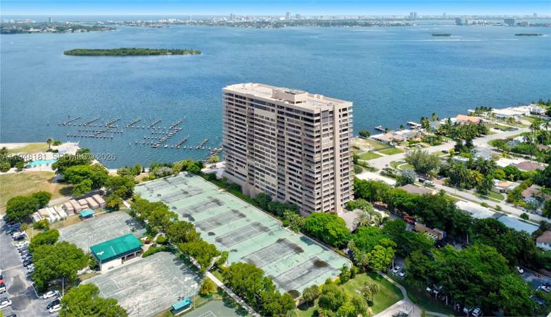 4 bedroom Condominium at 11113 Biscayne Blvd Ph8, Jockey Club III Condo, Miami — photo 2