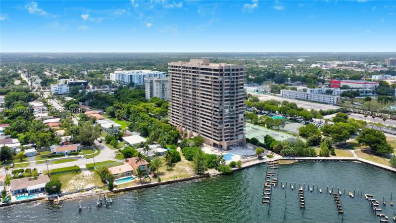 4 bedroom Condominium at 11113 Biscayne Blvd Ph8, Jockey Club III Condo, Miami — photo 3