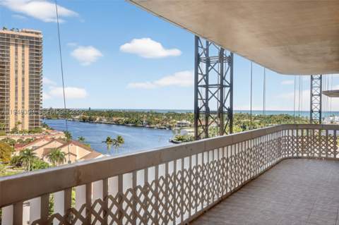 19355 Turnberry Way 8L, Aventura FL - photo 11 of 57