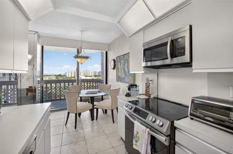 19355 Turnberry Way 8L, Aventura FL - photo 12 of 57