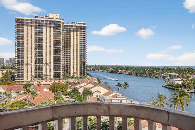 2 bedroom Condominium at 19355 Turnberry Way 8L, Turnberry Towers Condo, Aventura — photo 2