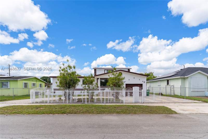 4 bedroom SingleFamilyResidence at 13930 Van Buren St, Richmond Heights, Miami — photo 2