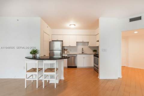 1330 West Ave 610, Miami Beach FL - photo 6 of 21
