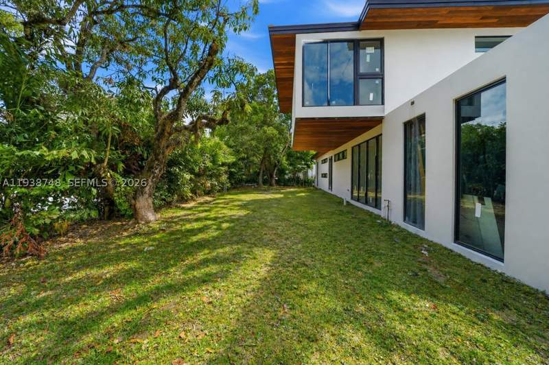 6 bedroom SingleFamilyResidence at 4150 Loquat Ave, Sunshine Vistas, Miami — photo 2