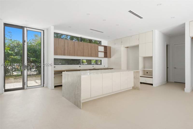 6 bedroom SingleFamilyResidence at 4150 Loquat Ave, Sunshine Vistas, Miami — photo 4