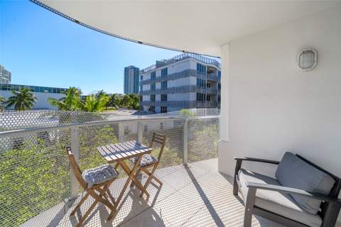 2155 Washington Ct 303, Miami Beach FL - photo 6 of 17