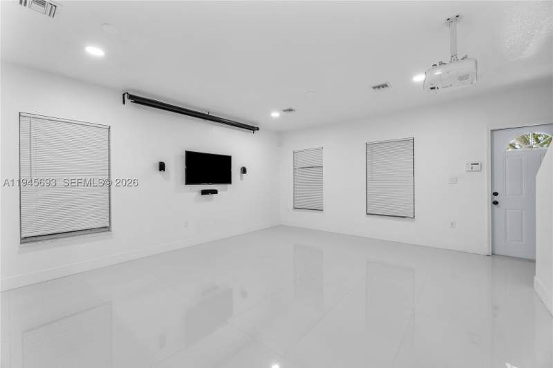 3 bedroom SingleFamilyResidence at 1541 NW 1st Ct, Waddells, Miami — photo 2