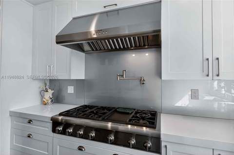 1680 Onaway Dr, Coconut Grove FL - photo 10 of 55