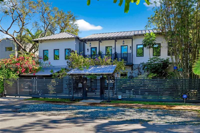 3 bedroom SingleFamilyResidence at 1680 Onaway Dr, Natoma Manors Re Sub, Coconut Grove — photo 2