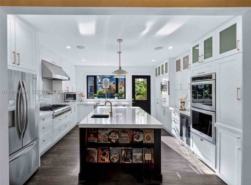 3 bedroom SingleFamilyResidence at 1680 Onaway Dr, Natoma Manors Re Sub, Coconut Grove — photo 3