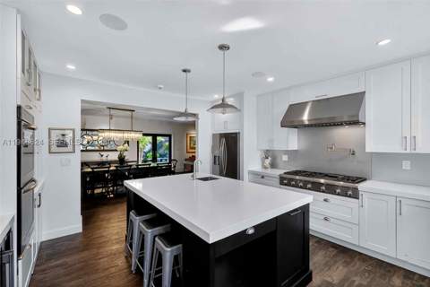 1680 Onaway Dr, Coconut Grove FL - photo 6 of 55