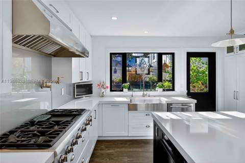 1680 Onaway Dr, Coconut Grove FL - photo 9 of 55