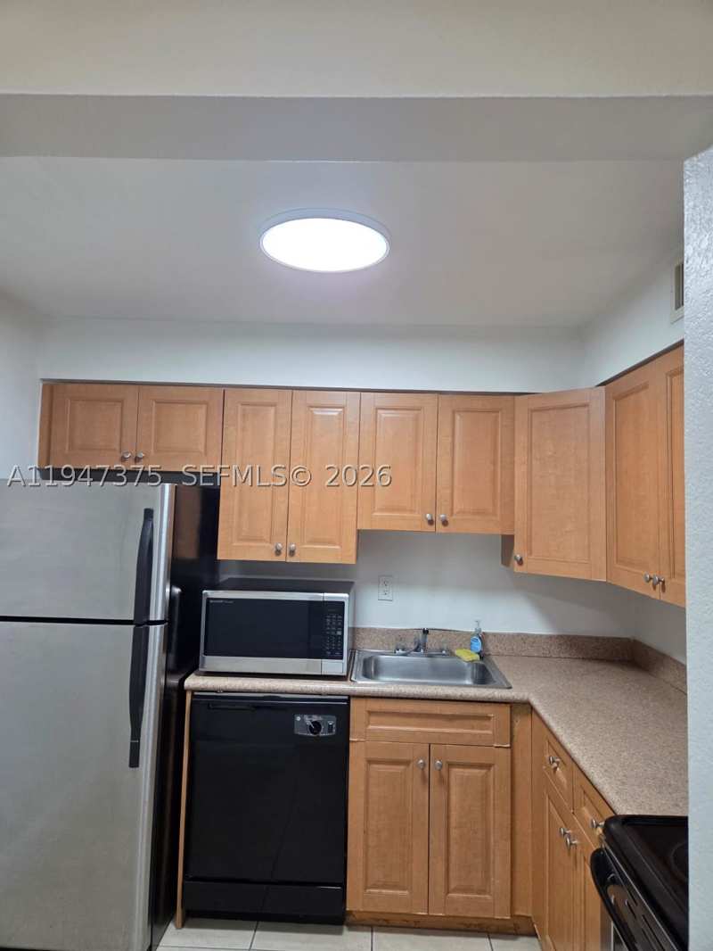1 bedroom Condominium at 5221 Geneva Way 302, Doral Gardens II Condo, Doral — photo 1