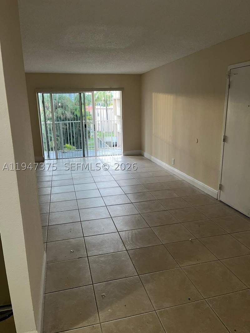 1 bedroom Condominium at 5221 Geneva Way 302, Doral Gardens II Condo, Doral — photo 5