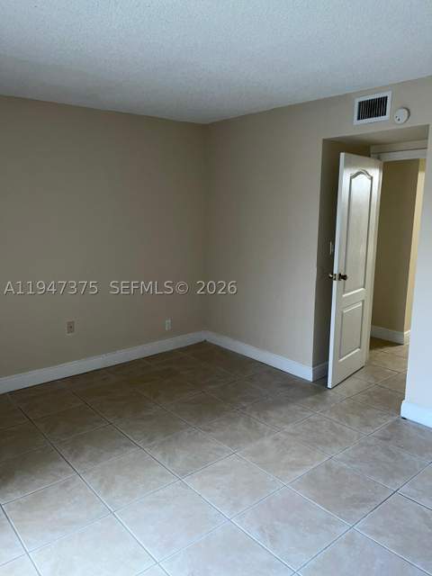 5221 Geneva Way 302, Doral FL - photo 8 of 11