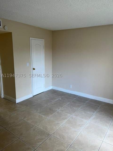 5221 Geneva Way 302, Doral FL - photo 9 of 11