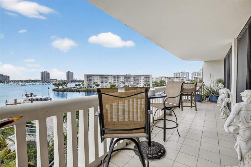 2 bedroom Condominium at 1000 Island Blvd 312, 1000 ISL BLVD WILLIAMS IS, Aventura — photo 4