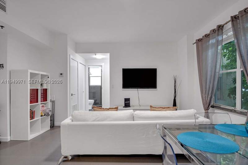 2 bedroom Condominium at 747 Michigan Ave 201, Venetian Villas, Miami Beach — photo 3
