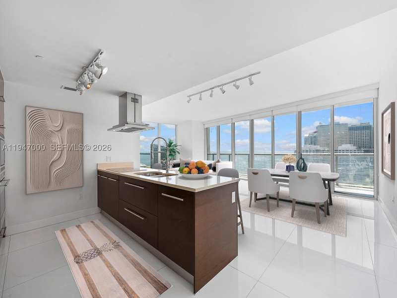 3 bedroom Condominium at 495 Brickell Ave 1801, Icon Brickell No Two, Miami — photo 1