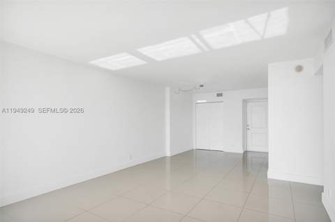 100 Bayview Dr 408, Sunny Isles Beach FL - photo 10 of 57