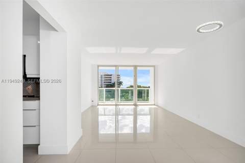 100 Bayview Dr 408, Sunny Isles Beach FL - photo 7 of 57