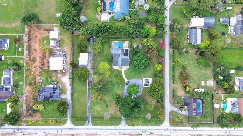 5 bedroom SingleFamilyResidence at 19280 SW 304th St, Redlands, Homestead — photo 2