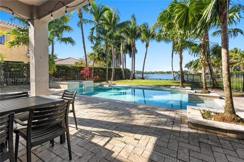 5 bedroom SingleFamilyResidence at 18832 SW 77th Ct, Cutler Cay, Cutler Bay — photo 4