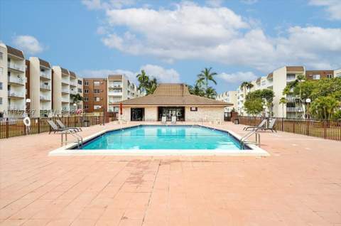 6960 Miami Gardens Dr 2-124, Hialeah FL - photo 21 of 28
