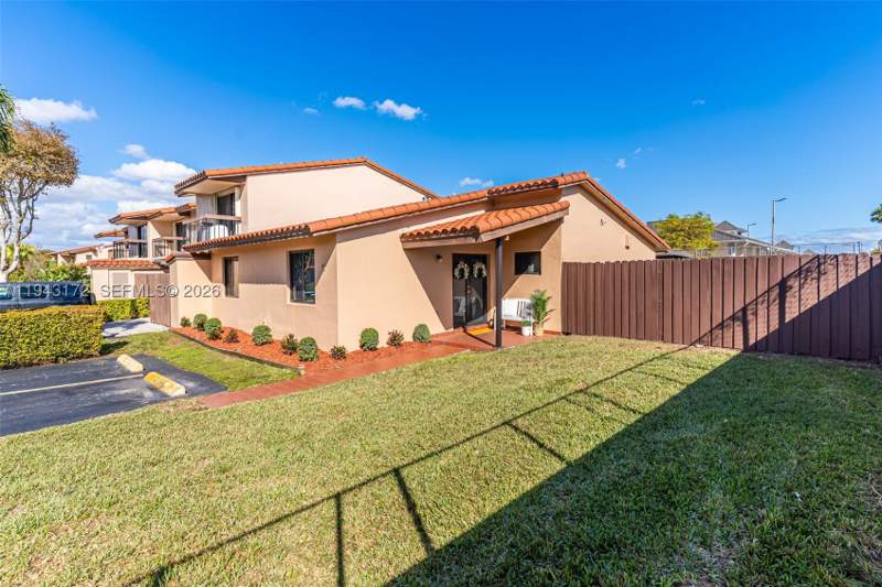 3 bedroom Townhouse at 3815 SW 82nd Ave 41, Tropical Park Villas Cond, Miami — photo 2