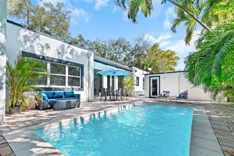 1702 Espanola Dr, Miami FL - photo 15 of 18
