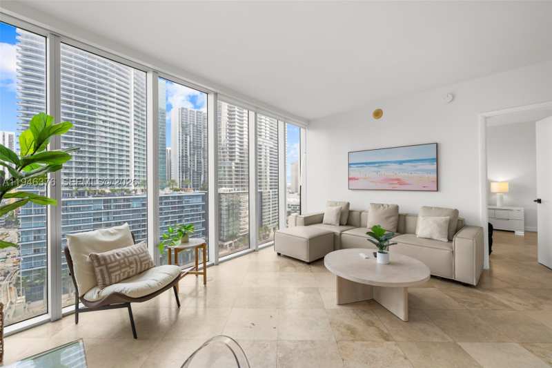2 bedroom Condominium at 485 Brickell Ave 1804, Icon Brickell Condo No 3, Miami — photo 1