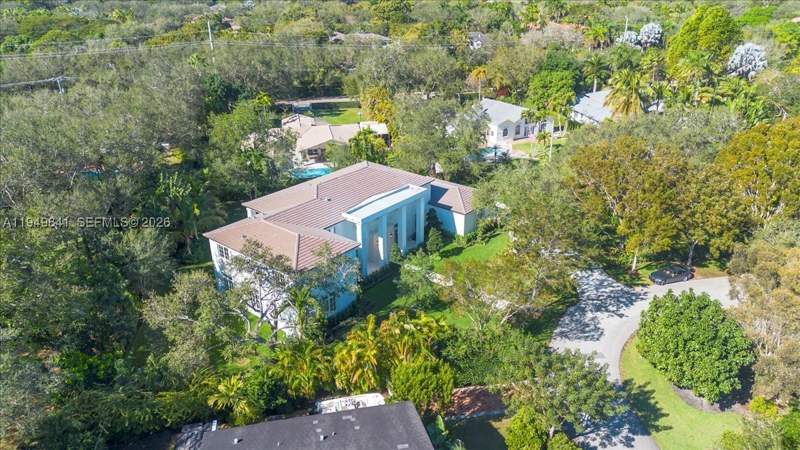 7 bedroom SingleFamilyResidence at 5940 SW 100th Ter, Poinsettia Estates, Pinecrest — photo 4