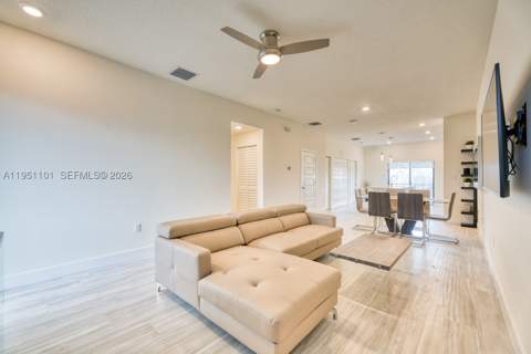 7831 NW 104th Ave 23, Doral FL - photo 10 of 37